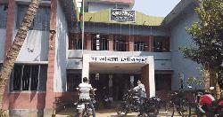 সেবাপ্রত্যাশীদের সাথে অশোভন আচরণ করেন সান্তাহার পৌরসভার কর সংগ্রাহক