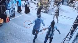 সূত্রাপুরে গুলিতে নিহত ব্যক্তি মামুন, পরিবারের দাবি শীর্ষ সন্ত্রাসী ইমনের নির্দেশে হত্যা